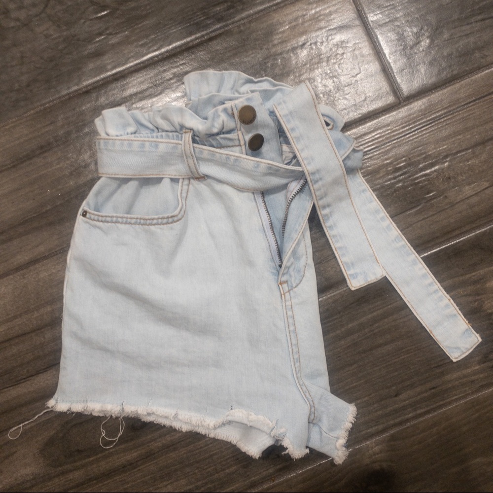 NWOT, Billabong high waisted shorts. Side Small
